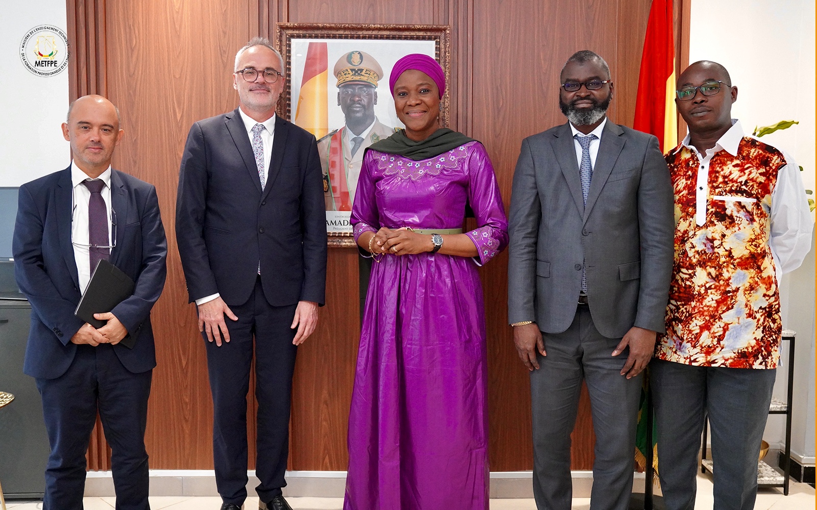 Lire la suite à propos de l’article METFPE : MADAME LA MINISTRE AMINATA KABA ÉCHANGE AVEC L’AMBASSADEUR DE FRANCE POUR RENFORCER LEUR COOPÉRATION